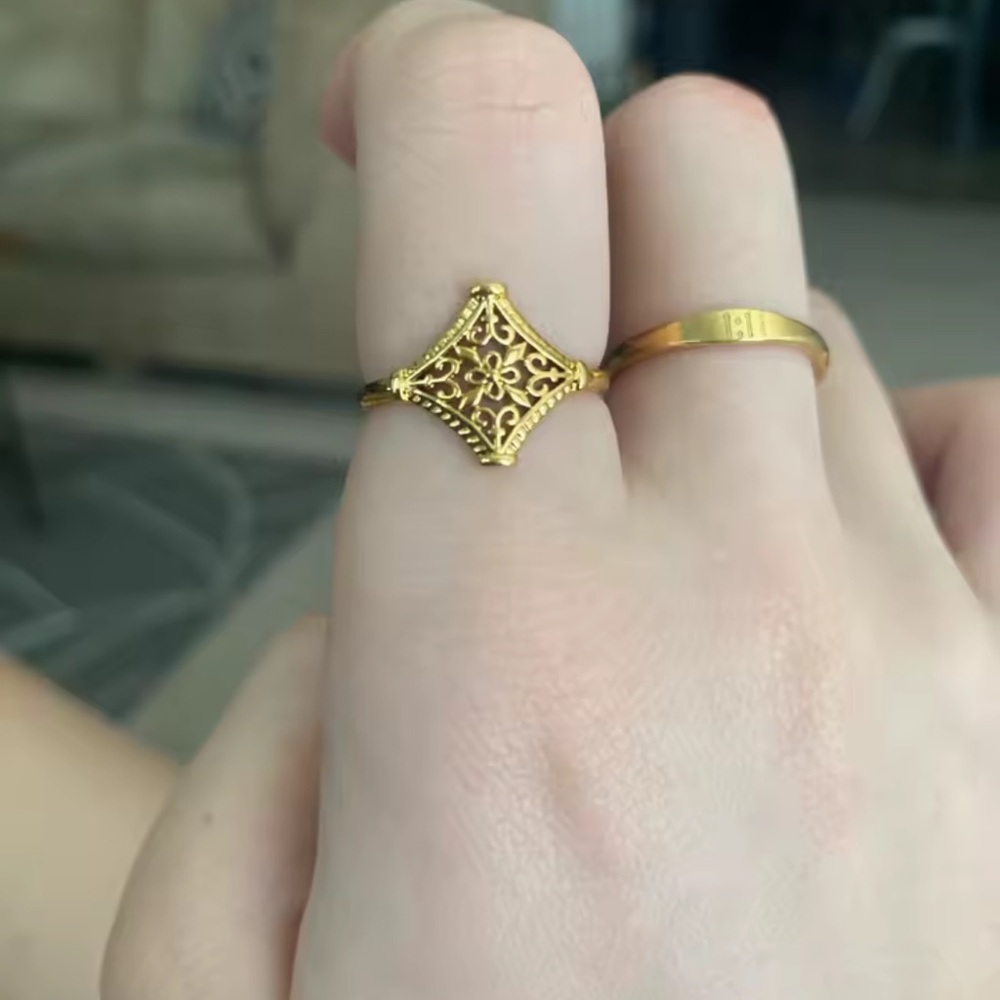 Vintage 18K Gold plated Hollow Flower Ring Jewelry - Picture 8 of 15